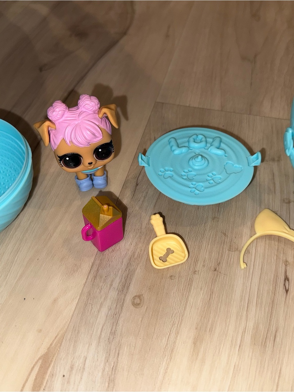 L.O.L. Surprise! Pink-Haired Puppy Doll with Blue Accessories